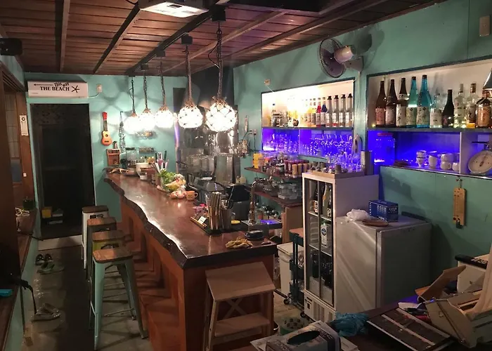 Guest House & Bar Diamond Head
